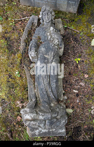 I caduti la figura di un angelo in Warriston cimitero, Edimburgo, Scozia, Regno Unito. Foto Stock