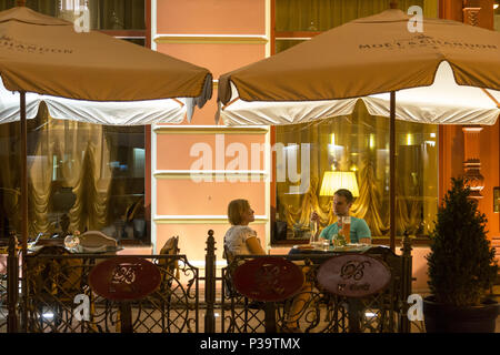 Odessa, Ucraina, gli ospiti in street cafe dell'Hotel 5 stelle Bristol Foto Stock