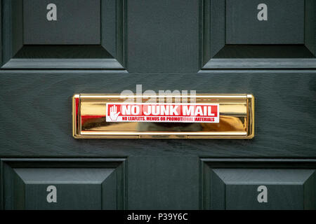 N. di posta indesiderata sticker su ottone letter box Foto Stock