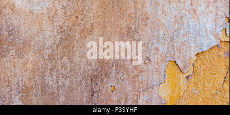 Vecchio incrinato Weathered Shabby intonacata parete pelati Banner sfondo. Foto Stock