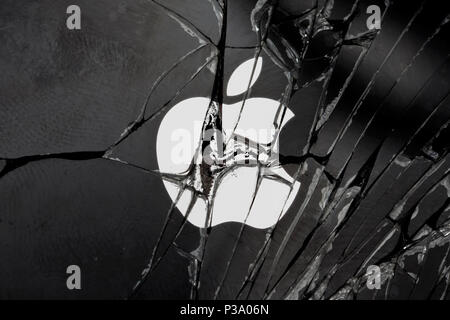 Berlino, Germania, incrinato indietro di un iPhone 4 Foto Stock