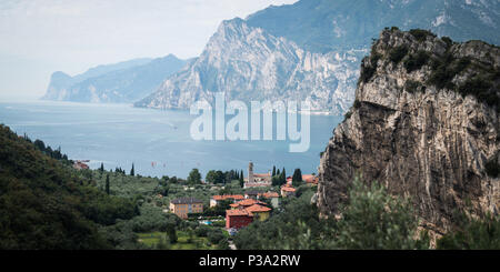 Torbole, Italia, vista sul Lago di Garda Foto Stock