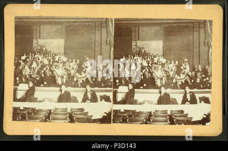 . Gli artisti interpreti o esecutori in costume in posa sul palco con musicisti in fossa, visto attraverso orchestra posti a sedere. Copertura: 1859?-1897. Fonte impronta: 1859?-1897.. Elemento digitale pubblicata 8-31-2005; aggiornato 2-13-2009. 235 artisti interpreti o esecutori in costume in posa sul palco con musicisti in fossa, visto attraverso orchestra posti a sedere, da Robert N. Dennis raccolta di vista stereoscopica Foto Stock