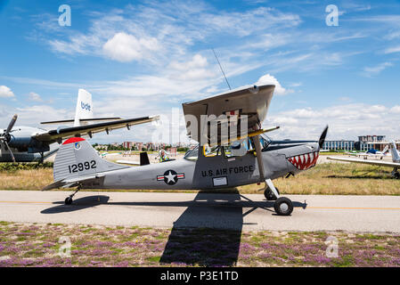 Madrid, Spagna - 3 Giugno 2018: Cessna L-19 Bird cane da 1949 aeromobile durante air show della storica collezione aerei a Cuatro Vientos airport Foto Stock