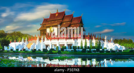 Royal Ratchaphruek Flora Park al tramonto di Chiang Mai Foto Stock