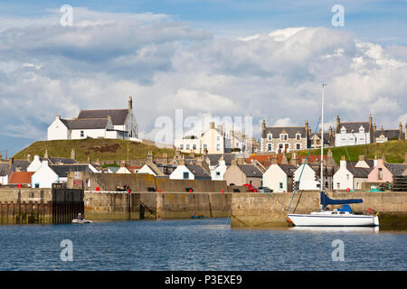 Vista sul Porto a Findochty sul Moray Firth in Scozia Foto Stock