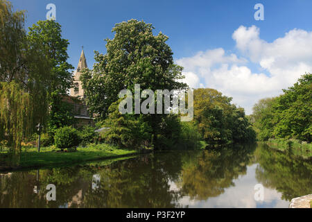 Chiesa di San Remigus, acqua Newton village, fiume Nene, Cambridgeshire; l'Inghilterra, Regno Unito Foto Stock