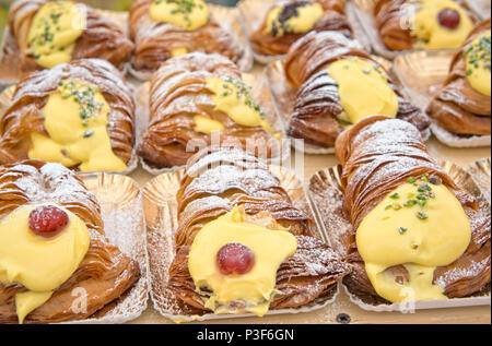 Sfogliatelle, tipici dolci italiani closeup Foto Stock