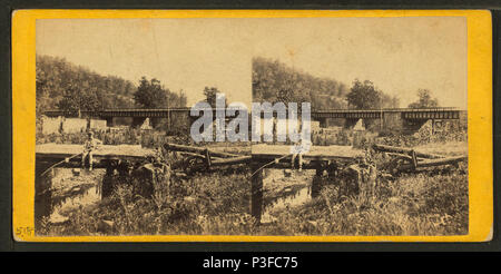 . Il ponte di ferro e le rovine del vecchio mulino, vicino Spence Creek, Huntington Co. Copertura: 1860?-1870?. Fonte impronta: New York : E. & H. T. Anthony, 1860?-1870?. Elemento digitale pubblicata 9-29-2005; aggiornato 2-13-2009. 311 Ponte di ferro e le rovine del vecchio mulino, vicino Spence Creek, Huntington Co, da Robert N. Dennis raccolta di vista stereoscopica 3 Foto Stock