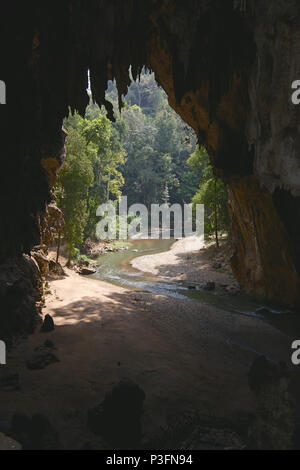 Ingresso grotta Tham Lod Grotte Mae Hong Son Provincia Nord della Thailandia Foto Stock