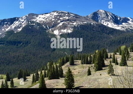 Paesaggio con montagne lungo il Colorado route 550 Foto Stock