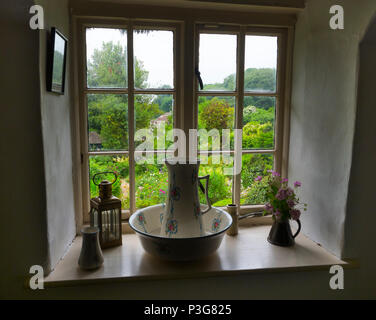 Finestra sopra il giardino la Thomas Hardy's Cottage in maggiore Bockhampton, Dorset Foto Stock