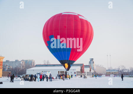 NIZHNY Novgorod, Russia - 24 febbraio 2018. Mass-start sul festival di aria calda ballons Foto Stock