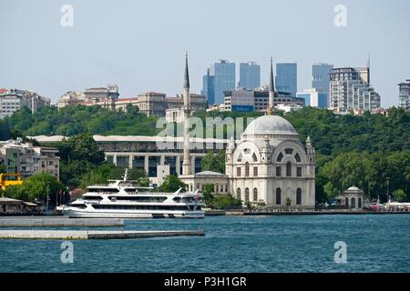 ISTANBUL, Turchia - 24 maggio : Vista di Dolmabahce moschea di Istanbul Turchia il 24 maggio 2018 Foto Stock