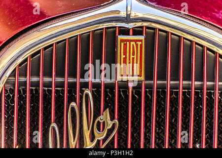 FAENZA (RA), Italia - 9 giugno 2018: una mostra di auto in auto storiche rally Autogirovagando Foto Stock