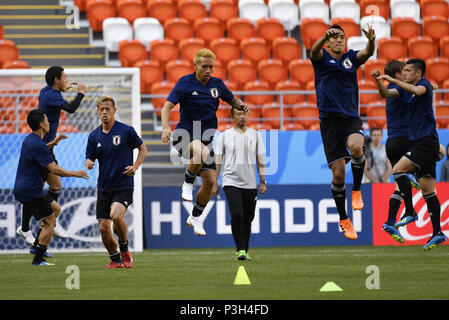 Saransk, Russia. Il 18 giugno, 2018. In Giappone i giocatori di partecipare a una sessione di formazione durante il 2018 FIFA World Cup in Saransk, Russia, 18 giugno 2018. Credito: Egli Canling/Xinhua/Alamy Live News Foto Stock