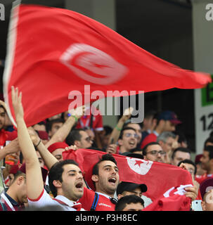 Volgograd, Russia. Il 18 giugno, 2018. I fan della Tunisia allietare prima di un gruppo G match tra la Tunisia e l'Inghilterra in 2018 FIFA World Cup di Volgograd, Russia, 18 giugno 2018. Credito: Chen Cheng/Xinhua/Alamy Live News Foto Stock