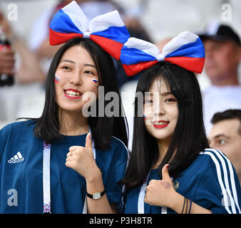 Volgograd, Russia. Il 18 giugno, 2018. Le ventole sono visto prima di un gruppo G match tra Inghilterra e Tunisia al 2018 FIFA World Cup di Volgograd, Russia, 18 giugno 2018. Credito: Liu Dawei/Xinhua/Alamy Live News Foto Stock