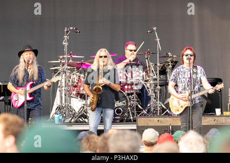 Madison, Wisconsin, Stati Uniti d'America. 16 Giugno, 2018. PATRICK SIMMONS, MARC RUSSO, De Toth e TOM JOHNSTON della DOOBIE BROTHERS durante l'estate di vivere pericolosamente Tour presso Breese Stevens Campo in Madison, Wisconsin Credit: Daniel DeSlover/ZUMA filo/Alamy Live News Foto Stock