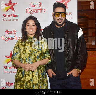 Mumbai, India. Il 18 giugno, 2018. Riproduzione indiano cantante Sunidhi Chauhan e Rapper Badshah pongono al lancio di Star Plus il canto nuovo reality show ''Dil Hai stili Hindustani 2'' a hotel JW, Juhu di Mumbai. Credito: Azhar Khan SOPA/images/ZUMA filo/Alamy Live News Foto Stock