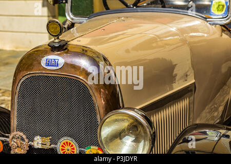 FAENZA (RA), Italia - 9 giugno 2018: una Fiat 501 1924 mostra auto in auto storiche rally Autogirovagando Foto Stock