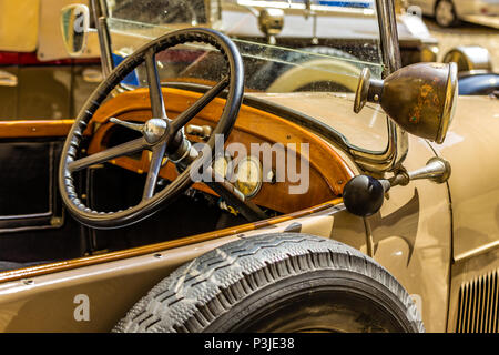 FAENZA (RA), Italia - 9 giugno 2018: una Fiat 501 1924 mostra auto in auto storiche rally Autogirovagando Foto Stock