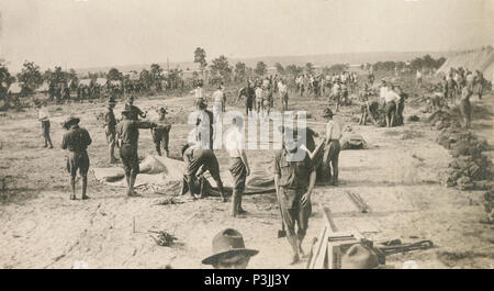 Antiquariato fotografia 1917, rendendo il camp a Camp Hancock in Georgia, "a pochi minuti dopo il suo arrivo, settembre 1917." Il campeggio Hancock vicino a Augusta, in Georgia è stato un militare di cantonment che era stato aperto durante la guerra mondiale I. È incluso un aeroporto e che è servito come base per una unità di riserva. Fonte: fotografia originale Foto Stock