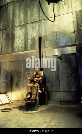 Pellicola originale titolo: dodici scimmie. Titolo inglese: dodici scimmie. Regista: Terry Gilliam. Anno: 1995. Stelle: Bruce Willis. Credito: TRISTAR PICTURES / Album Foto Stock