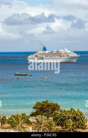 Nave da crociera MV Amadea ancorata a Georgetown, Isola dell'Ascensione, Africa Occidentale Foto Stock