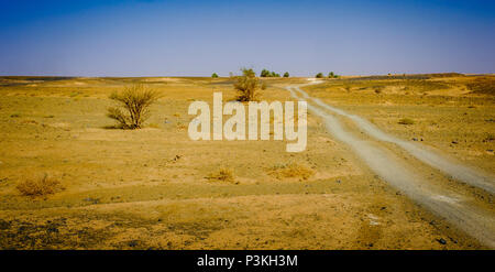 Il deserto marocchino vicino a Foum Zguid nel sud del Marocco Foto Stock