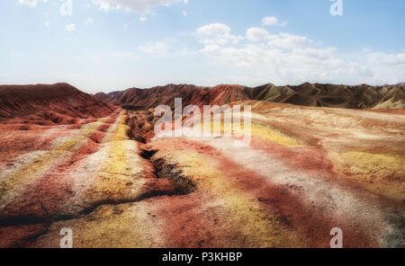 Danxia Zhangye geoparco rilievi geologici geologia rainbow montagne della Cina Foto Stock