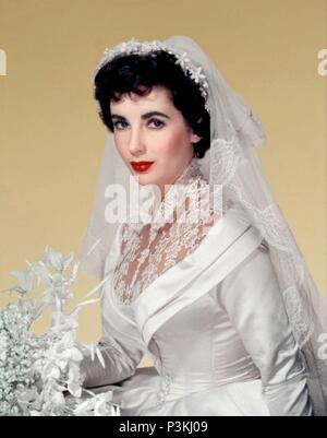 Pellicola originale titolo: padre della sposa. Titolo inglese: padre della sposa. Regista: Vincente Minnelli. Anno: 1950. Stelle: Elizabeth Taylor. Credito: M.G.M. / Album Foto Stock