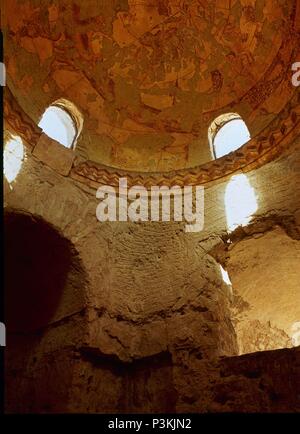 VISTA GENERALE DE LA CUPULA DEL SEGUNDO CALDARIO CON LA REPRESENTACION DE LA ESFERA CELESTE Y EL ZODIACO - AFFRESCHI OMEYAS de El Quseir Amra - SIGLO VIII. Posizione: CASTILLO. Foto Stock