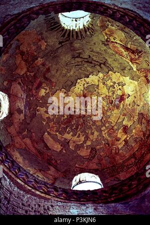 VISTA GENERALE DE LA CUPULA DEL SEGUNDO CALDARIO CON LA REPRESENTACION DE LA ESFERA CELESTE Y EL ZODIACO - AFFRESCHI OMEYAS de El Quseir Amra - SIGLO VIII. Posizione: CASTILLO. Foto Stock