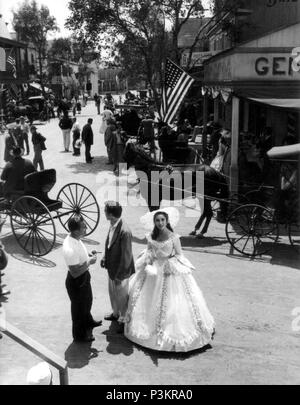Pellicola originale titolo: RAINTREE COUNTY. Titolo inglese: RAINTREE COUNTY. Regista: EDWARD DMYTRYK. Anno: 1957. Stelle: Elizabeth Taylor. Credito: M.G.M / Album Foto Stock
