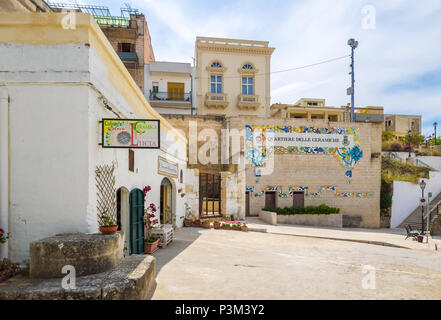 Grottaglie (Italia) - La città in provincia di Taranto Puglia, Italia meridionale, famosa per la ceramica artistica. Qui il suggestivo centro storico Foto Stock