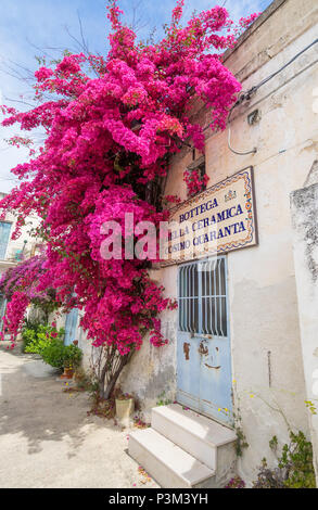 Grottaglie (Italia) - La città in provincia di Taranto Puglia, Italia meridionale, famosa per la ceramica artistica. Qui il suggestivo centro storico Foto Stock