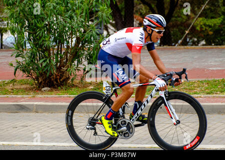 Il pilota colombiano Jarlinson Pantano attacchi sulle strade di Montjuïc a Barcellona durante l'ultima tappa del Giro di Catalogna di 2016. Foto Stock