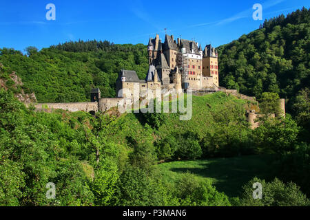 Castello Eltz Renania-Palatinato, Germania. Fu costruita nel XII secolo e non è mai stata distrutta. Foto Stock