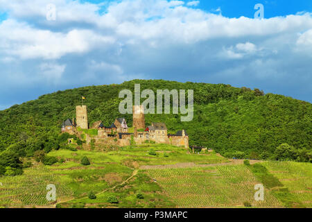 Il castello di Thurant sopra Alken città sul fiume Moselle, Renania-Palatinato, Germania. Essa appartiene al castello di dritti tipo. Foto Stock