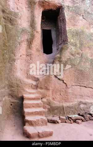 Il rock-cut chiese di Lalibela sono collegati da un complesso sistema di scale, gallerie e trincee. Foto Stock