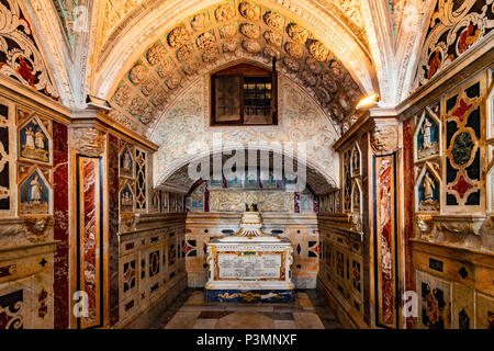 Italia Sardegna Cagliari Castello ( Casteddu ) District - Cattedrale Santa Maria - Santuario dei Santi martiri Crypte ( ) - la cappella di San Saturnino - Monumento alla fine della cappella, dedicata al Principe di Savoia Carlo Emanuele Foto Stock