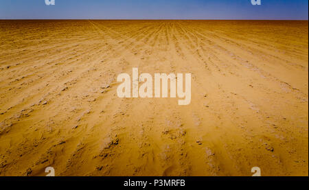 Il dry lake bed di Ouid Draa vicino al confine algerino nel sud del Marocco Foto Stock