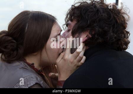 Pellicola originale titolo: in segreto. Titolo inglese: in segreto. Regista: CHARLIE STRATTON. Anno: 2013. Stelle: OSCAR ISAAC; ELIZABETH OLSEN. Credito: LD ENTERTAINMENT / Album Foto Stock