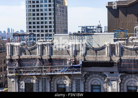 Lavori di restauro su quattro Park Avenue, un edificio che originariamente era il Vanderbilt Hotel, New York, Stati Uniti d'America Foto Stock