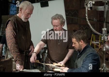 Pellicola originale titolo: Robin Hood. Titolo inglese: Robin Hood. Regista: RIDLEY SCOTT. Anno: 2010. Stelle: MAX VON SYDOW; RIDLEY SCOTT; Russell Crowe. Credito: Universal Pictures / Album Foto Stock