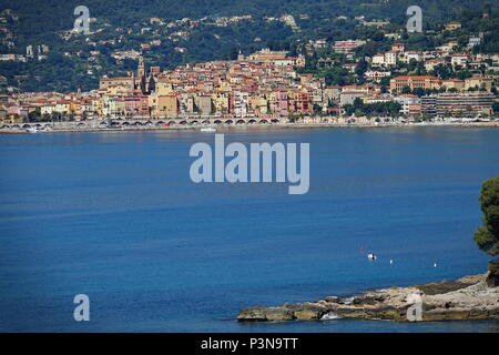 La città di Mentone, Provence-Alpes-Côte d'Azur, in Francia. Foto Stock
