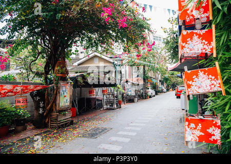 Tainan, Taiwan - 9 Maggio 2018 : Fuzhong Street è famosa strada per lo shopping Foto Stock