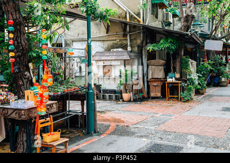 Tainan, Taiwan - 9 Maggio 2018 : Fuzhong Street è famosa strada per lo shopping Foto Stock