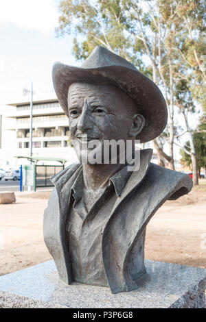 Busto di Tex Morton 1918-1983, sul display in Tamworth il Bicentennial Park NSW Australia. Scolpito da Pietro Latona. Foto Stock